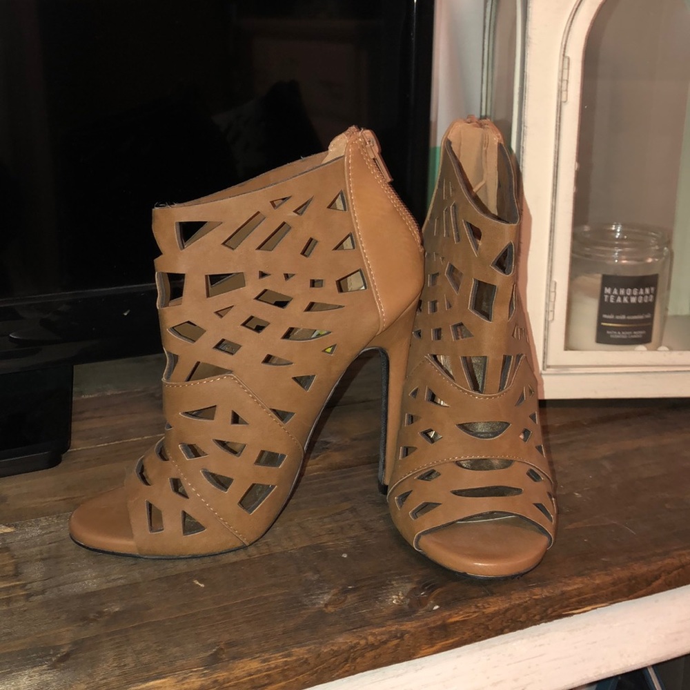 Leather high heels/booties